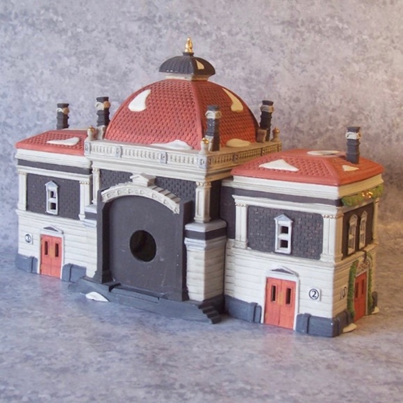 1989 Victorian Station by Dept 56 Dickens village series - Picture 6 of 10